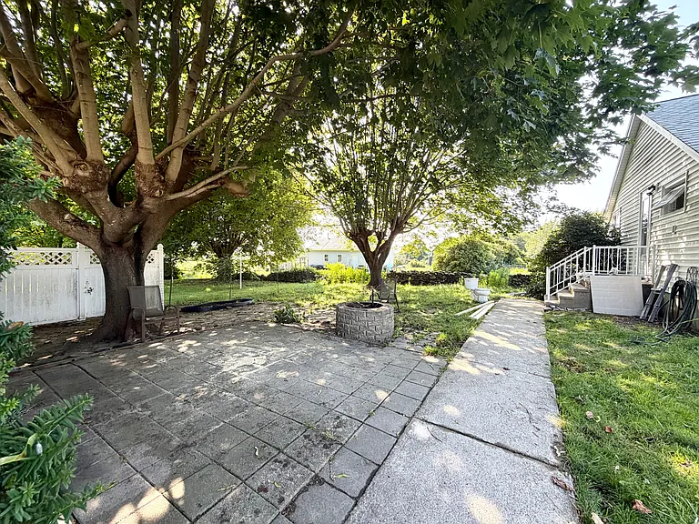 255 Oliphant Ln #B — Photo 1