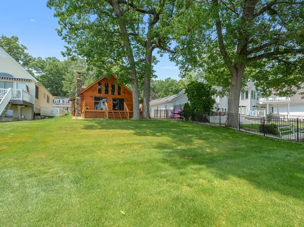 9715 Woodlawn Dr, Portage, MI 49002