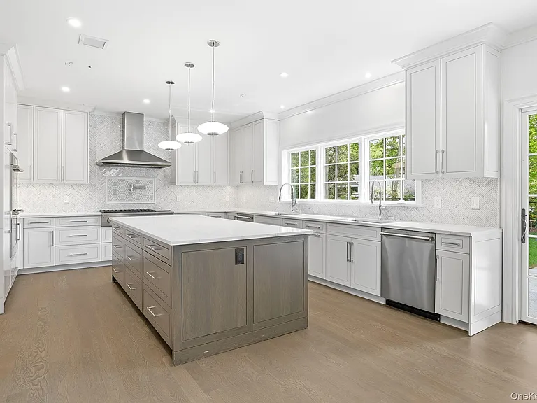 229A Soundview Ave — Photo 6