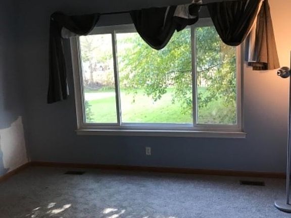 3rd image of 22233 W Niagara Trl