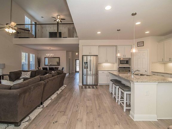 5th image of 908 Foxglove Dr