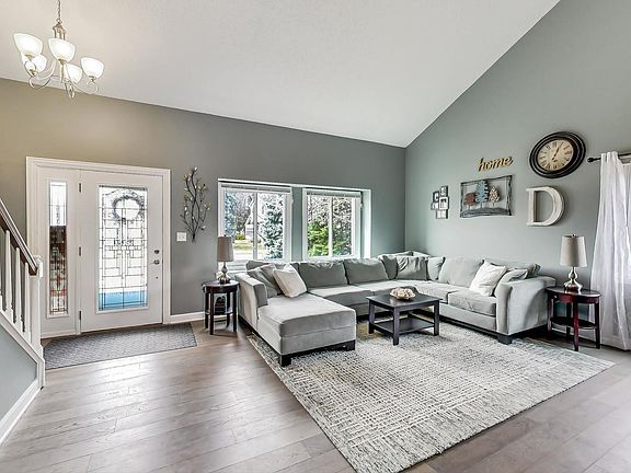3rd image of 1419 W Richmond St