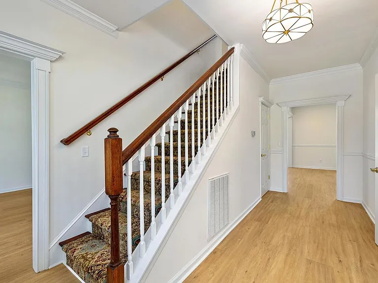 2090-4 Bridge Ct — Photo 8