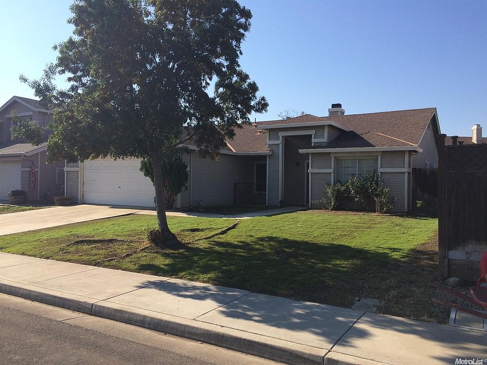 2nd image of 909 Balsam Dr