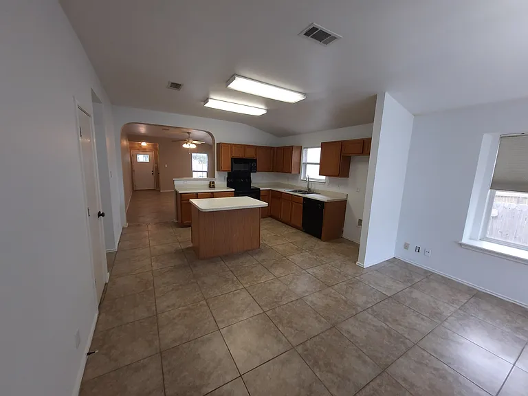 1335 Cougar Country — Photo 9