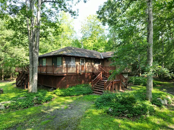 2292 Snow Hill Falls Rd, Cresco, PA 18326