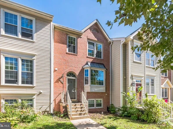 6949 Compton Ln, Centreville, VA 20121