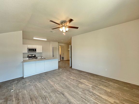 2nd image of 1716 Clovis Dr #3B-2BA-1334SQFT
