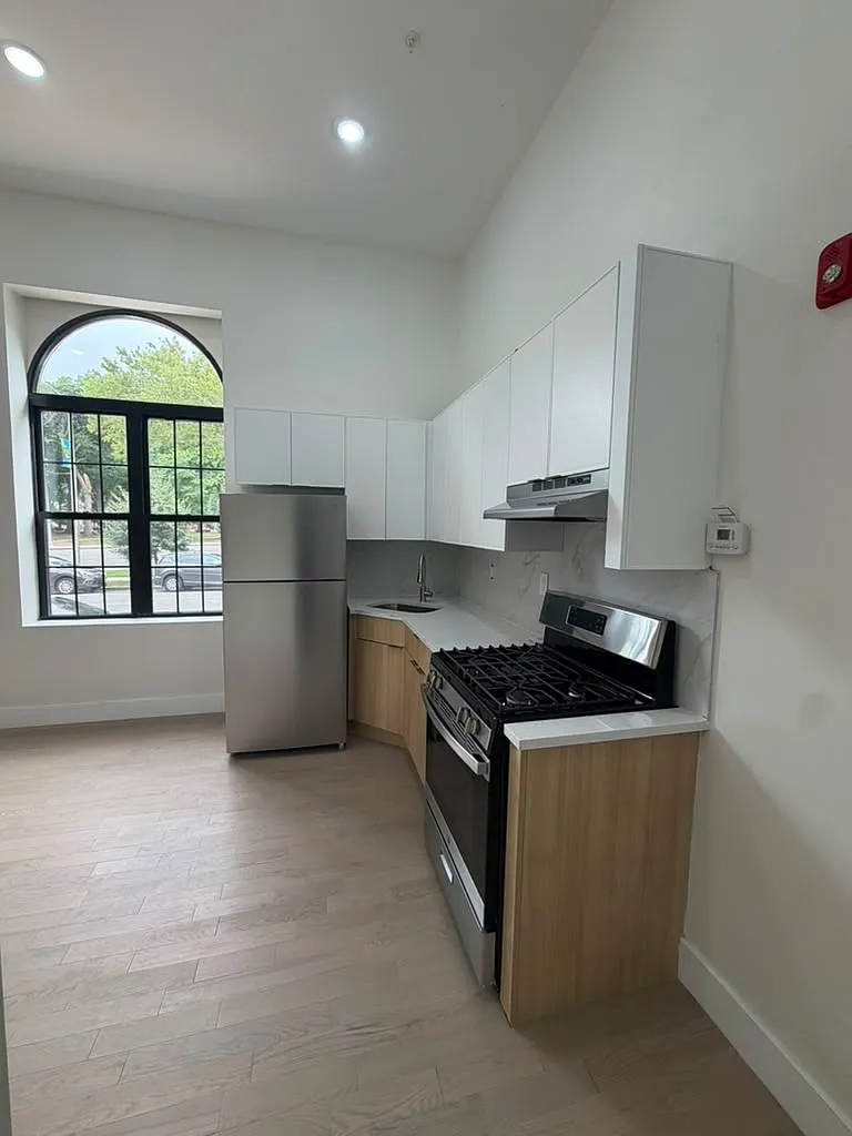 2 bed, 933 sqft, $2,000 — Photo 1