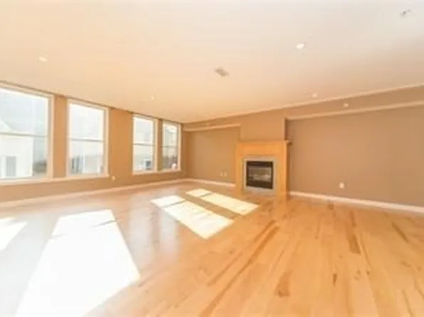 335 W 2nd St Unit 8, South Boston, MA 02127