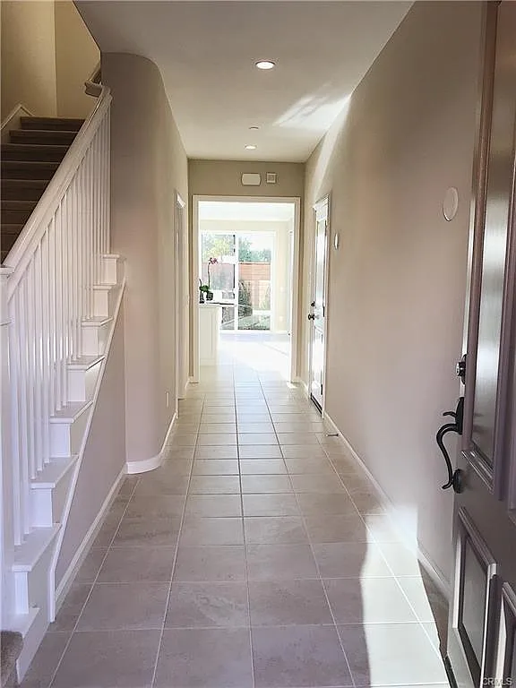 3 bed, 2.5 bath, 1586 sqft, $4,900 — Photo 3