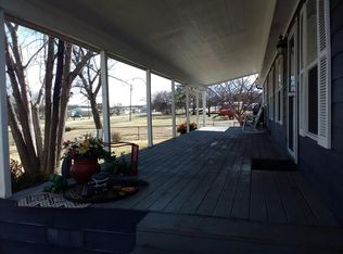 185 Briar Oaks Dr, Azle, TX 76020