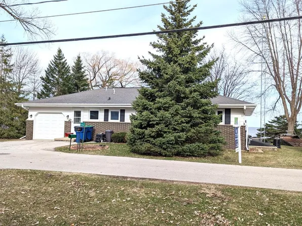 N9062 Welling Beach Rd, Fond Du Lac, WI 54937