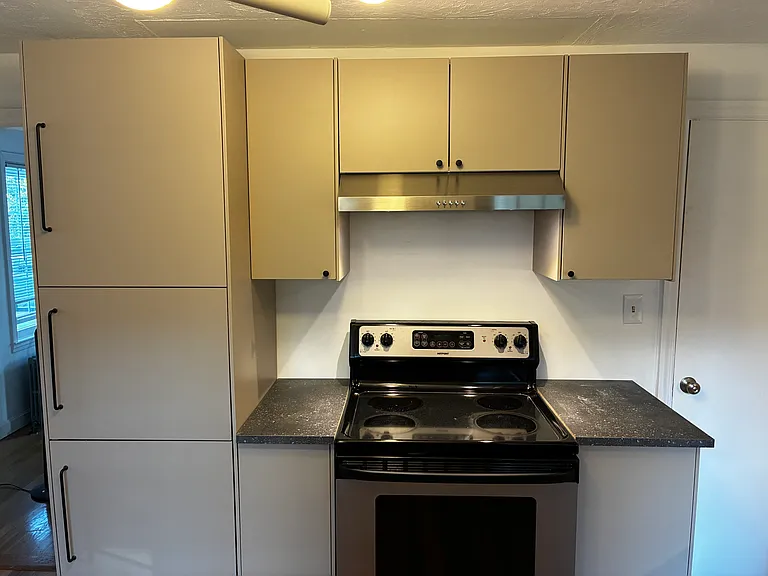 256-258 Lowden St #258 — Photo 4