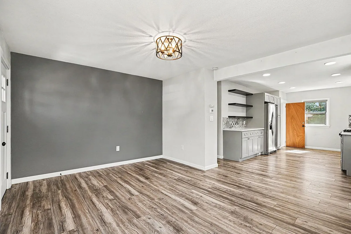 Building Photo - 664 S Osceola St