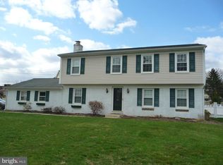 521 Devon Dr, Lititz, PA 17543