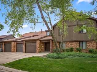 31 Creekside Cir APT A, Elgin, IL 60123