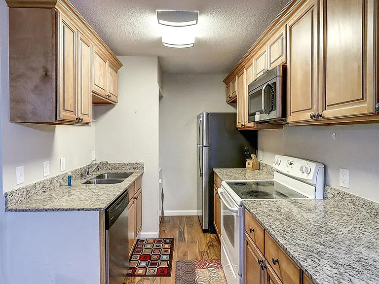 1011 Ennis Joslin 234 — Photo 21