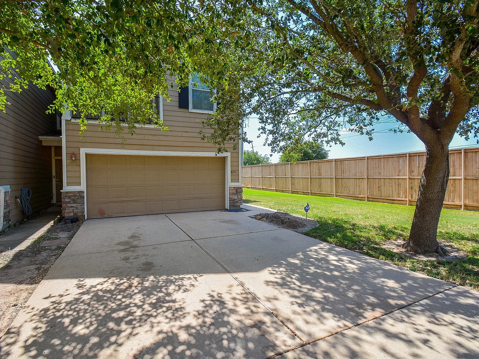 3 bed, 2.5 bath, 1692 sqft, $1,950 — Photo 1