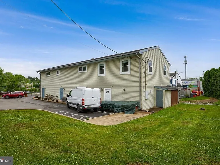 1500 Wilson Ave — Photo 28