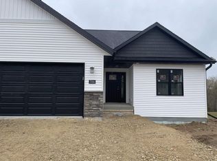 714 N Main St #8, Fall River, WI 53932