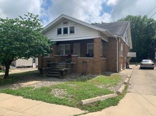 945 4th St, Charleston, IL 61920