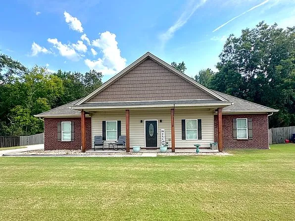 200 Jennifer Ln, Deatsville, AL 36022