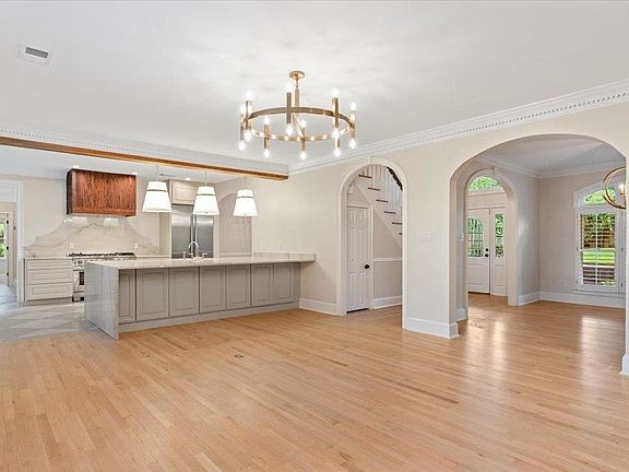 4th image of 9566 Doe Meadow Dr