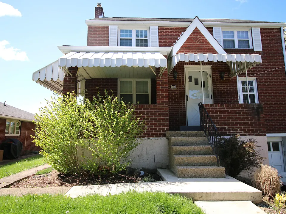 1920 James St