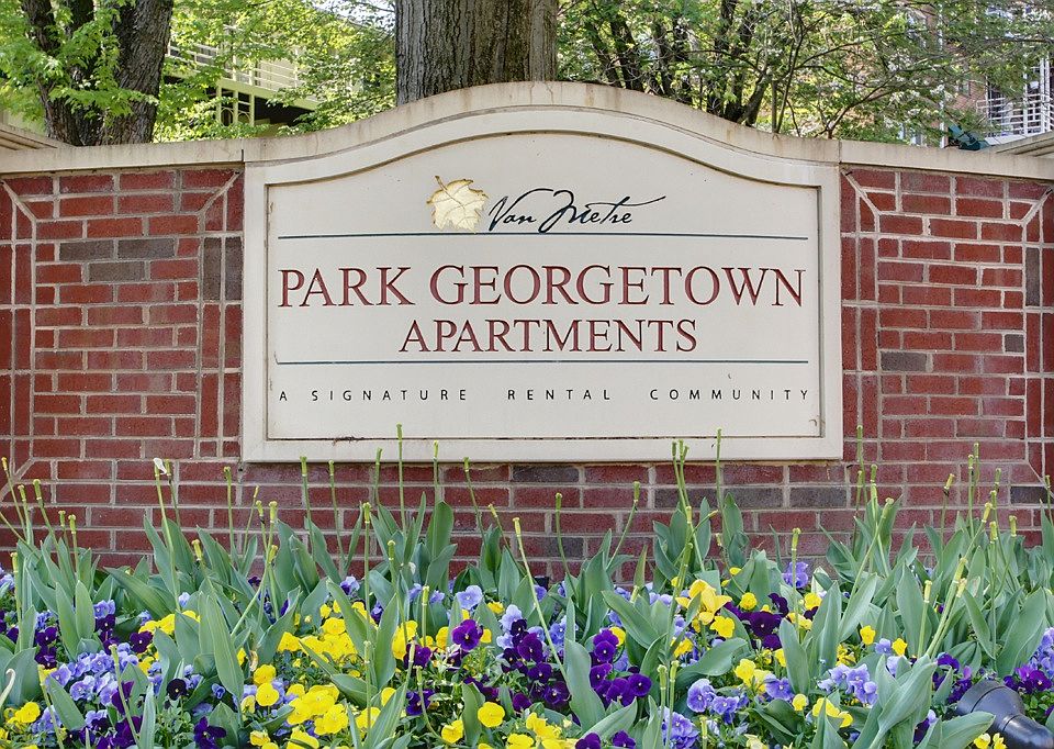 2nd image of 2120 N Pierce St APT 2