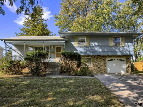 7012 Pine Dr, La Vista, NE 68128