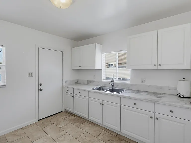 4222 Myrtle Ave — Photo 15