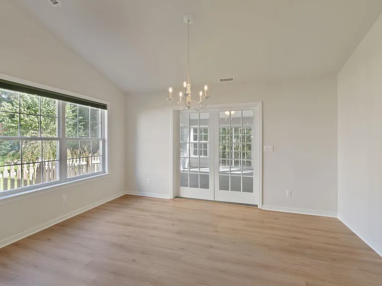 1081 Wintergreen Ln — Photo 18