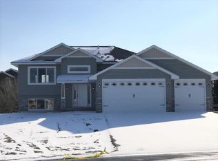 813 Winsome Way NE, Isanti, MN 55040