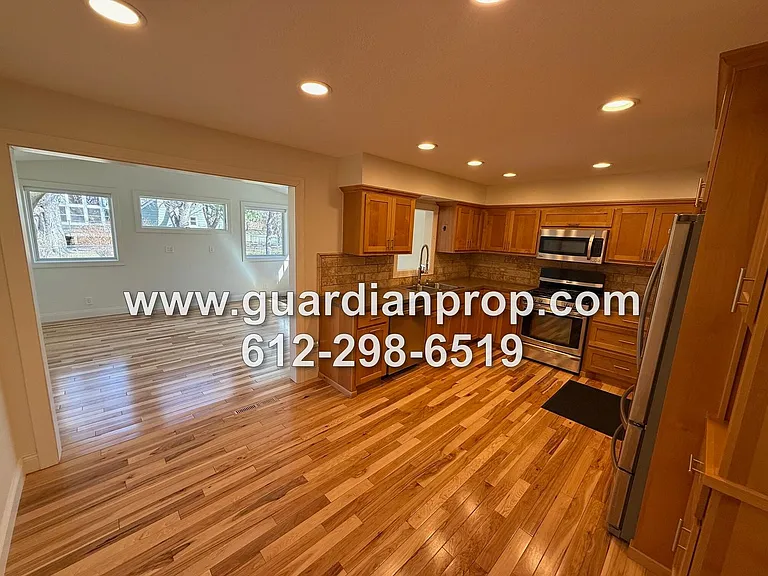 2202 Saint Croix St — Photo 3