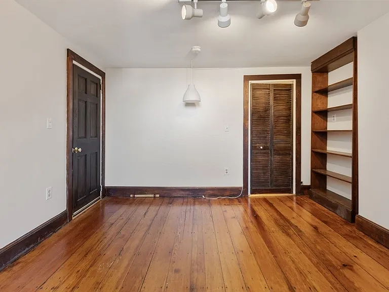31 Myrtle St #4 — Photo 25