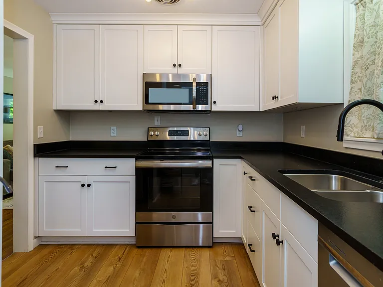 15 16th Ave N #1 — Photo 8