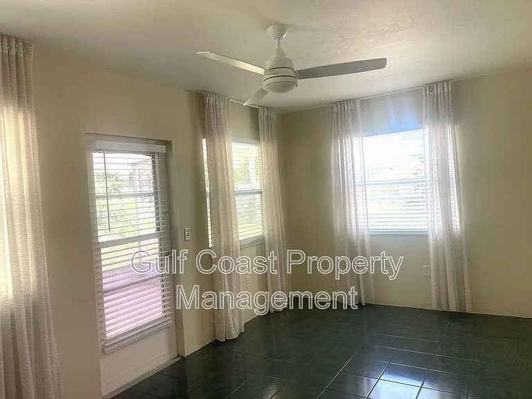220 Avalon Rd — Photo 12