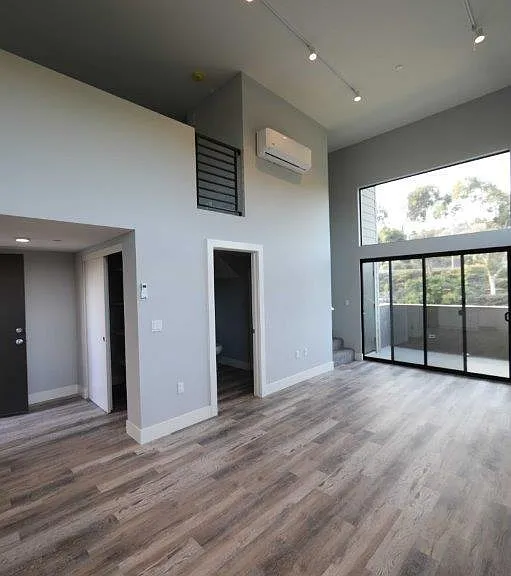 8465 Broadway #306 — Photo 2