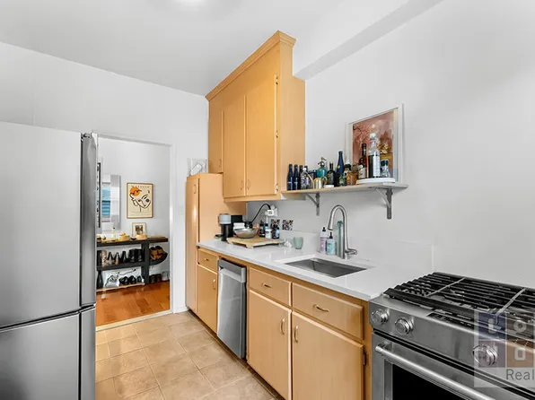 550 Grand Street image 7 of 19