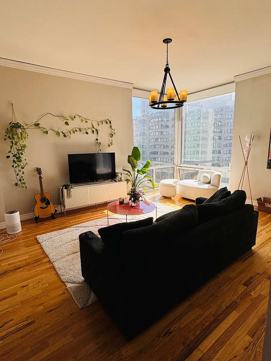 Building Photo - 170 W Polk St #703