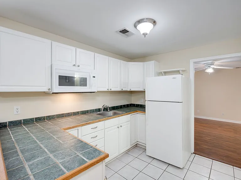 714 Broad St #B — Photo 10