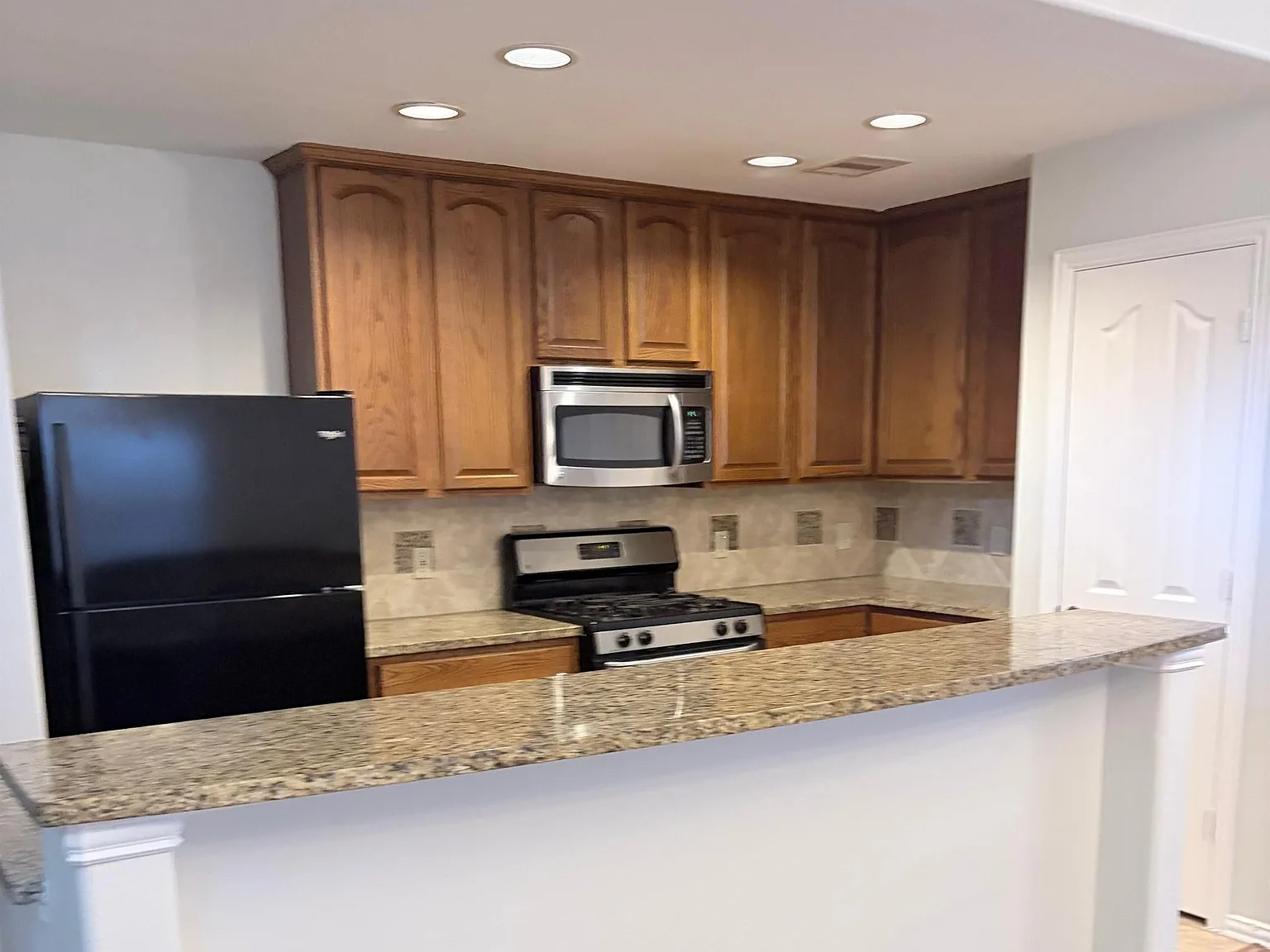 3 bed, 2.5 bath, 2152 sqft, $2,200 — Photo 4