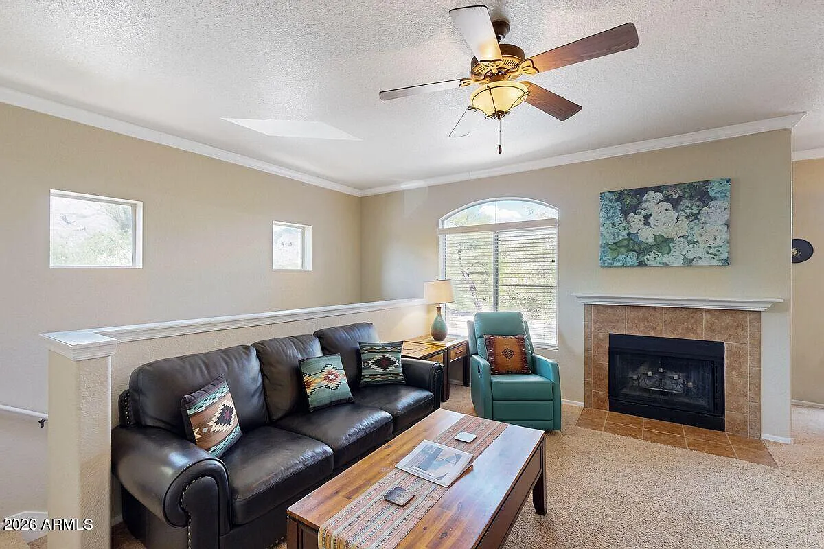 3 bed, 2.0 bath, 1048 sqft, $3,200 — Photo 3