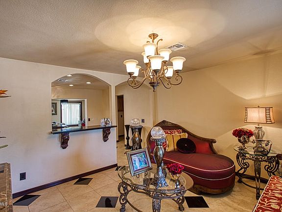 4021-12-Living Room