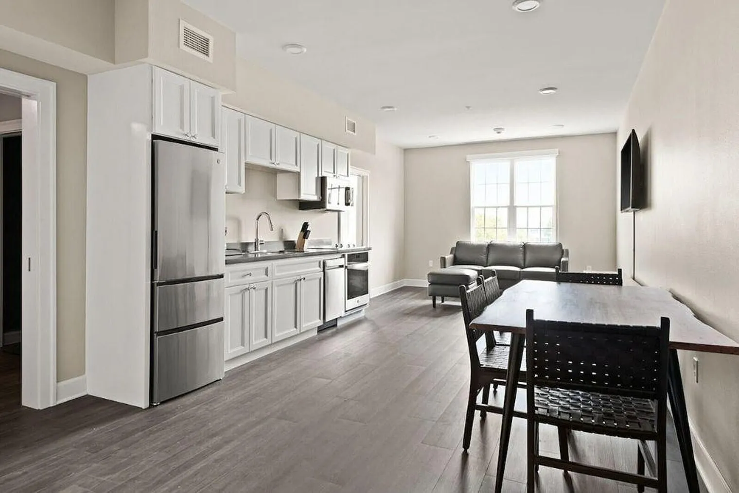 2 bed, 2.0 bath, 699 sqft, $8,201 — Photo 1