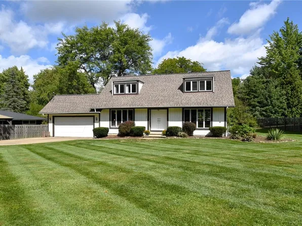 7686 Blackford Dr, Chagrin Falls, OH 44022