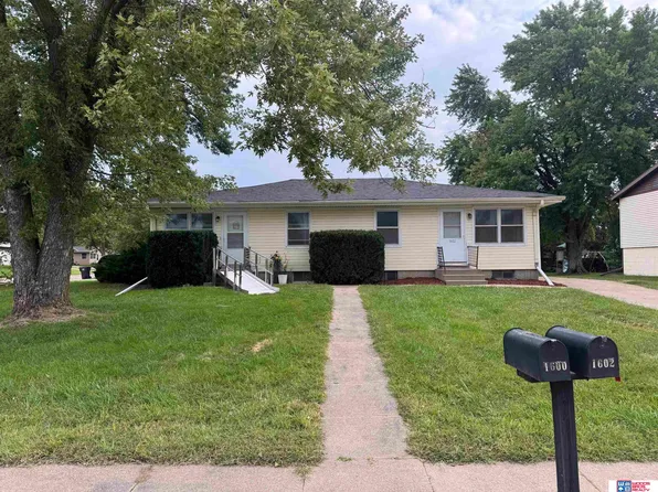 1600 Park St #1602, Beatrice, NE 68310