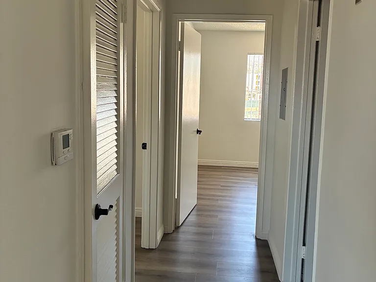 1406 N Serrano Ave #206 — Photo 3
