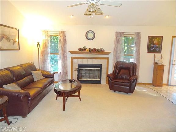 4th image of 12865 Sierra Way